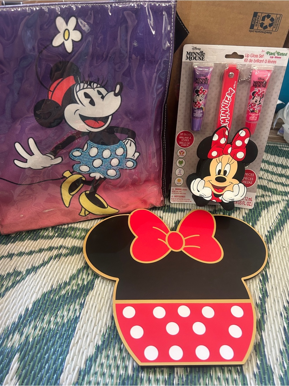 Disney Minnie Mouse Tote ,key ring and lipglosses makeup pallet